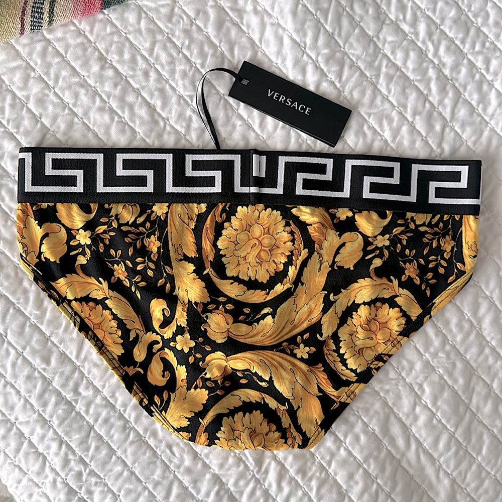Versace - Picture 3 of 8